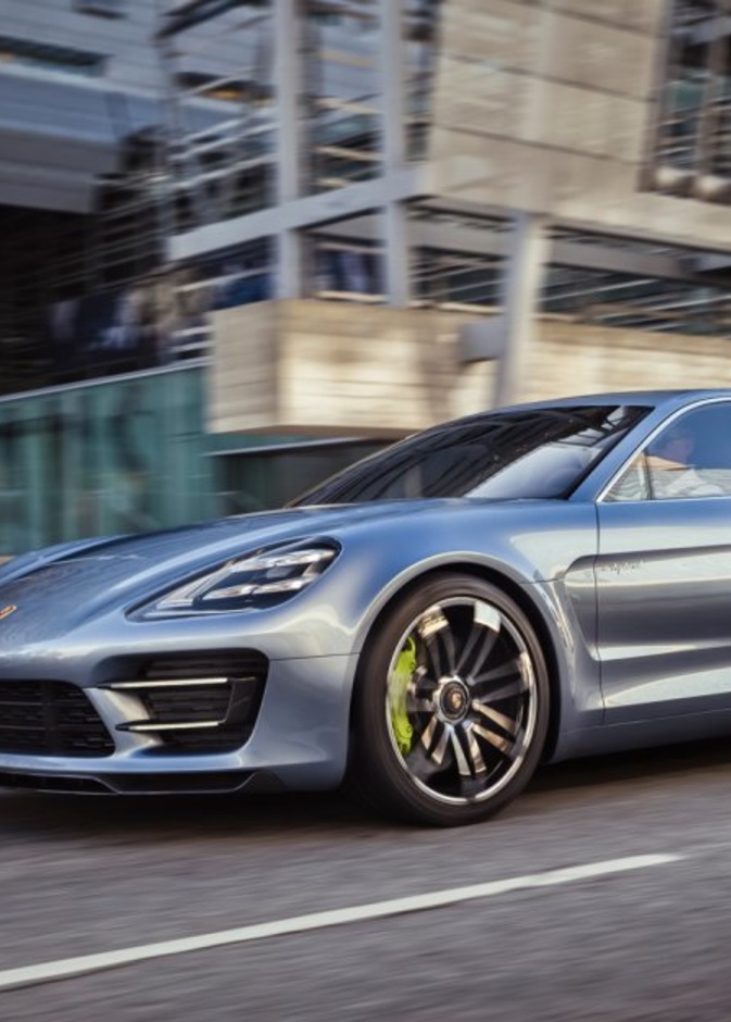 باناميرا سبورت توريزمو رباعية الأبواب