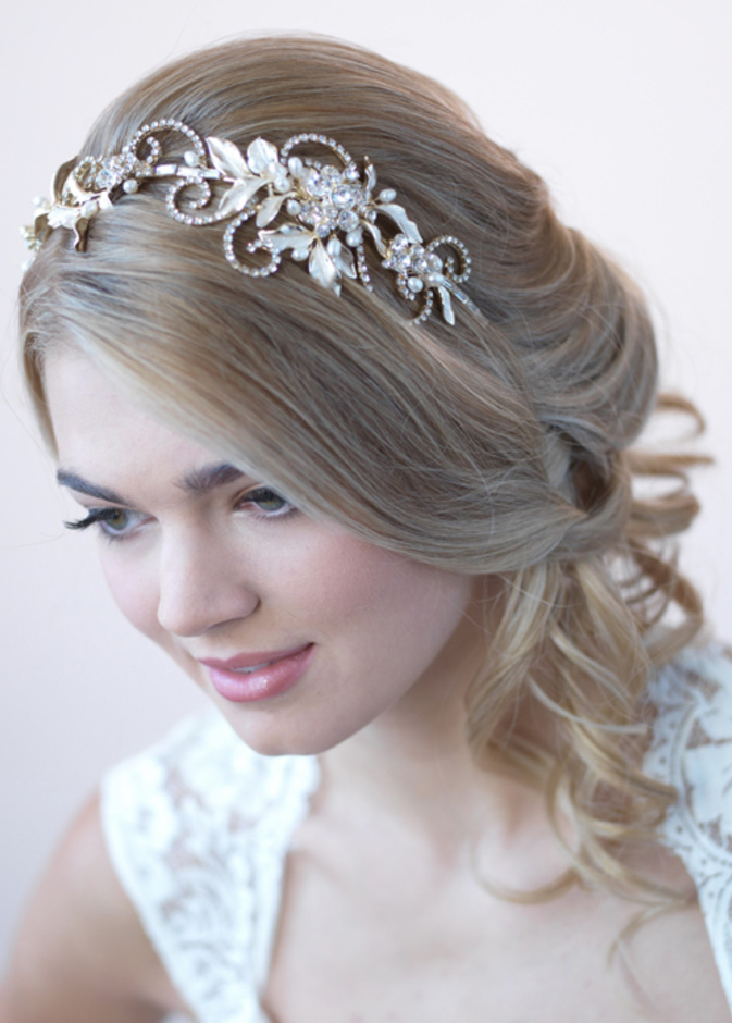 اكسسوار شعر للعروس من اللؤلؤ بتصميم ناعم