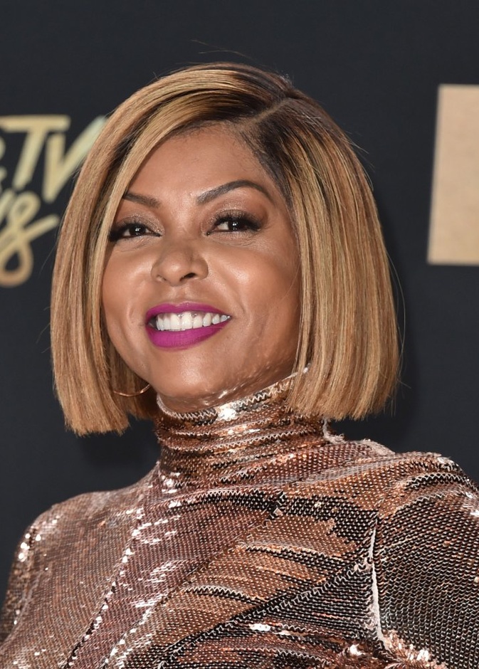 احمر شفاه وردي بارز مع صبغات الاشقر من اختيار Taraji P Henson