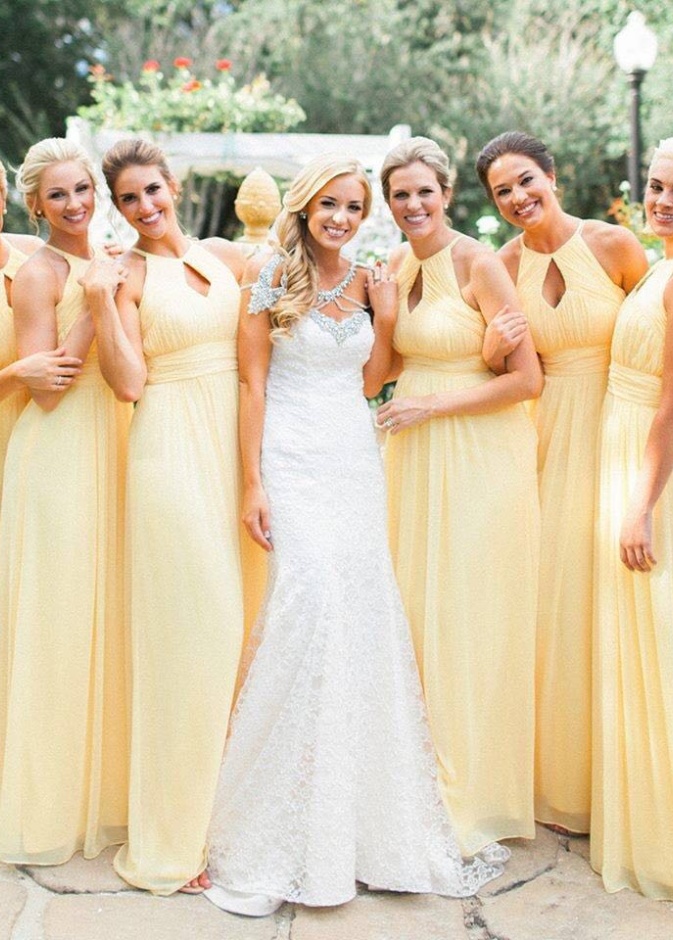 زينة مميزة لطاولات الزفاف باللونين الاصفر و الابيض