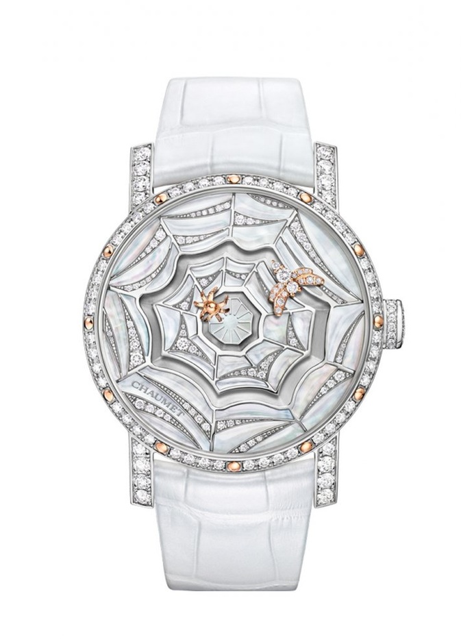 ساعة فان كليف آند آربلز من الذهب الأبيض والماس