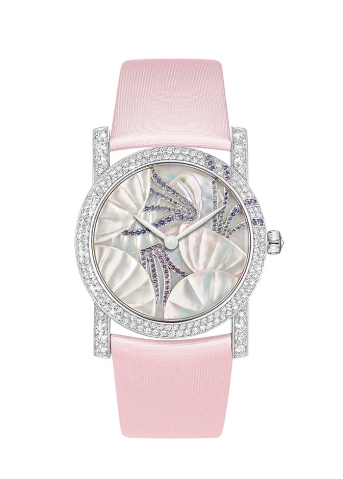 ساعة روجيه دوبوي من الذهب والماس