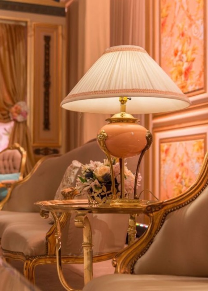 ثيمات زواج باللون الذهبي