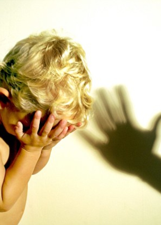 العنف ضد الاطفال يبدأ من المنزل 