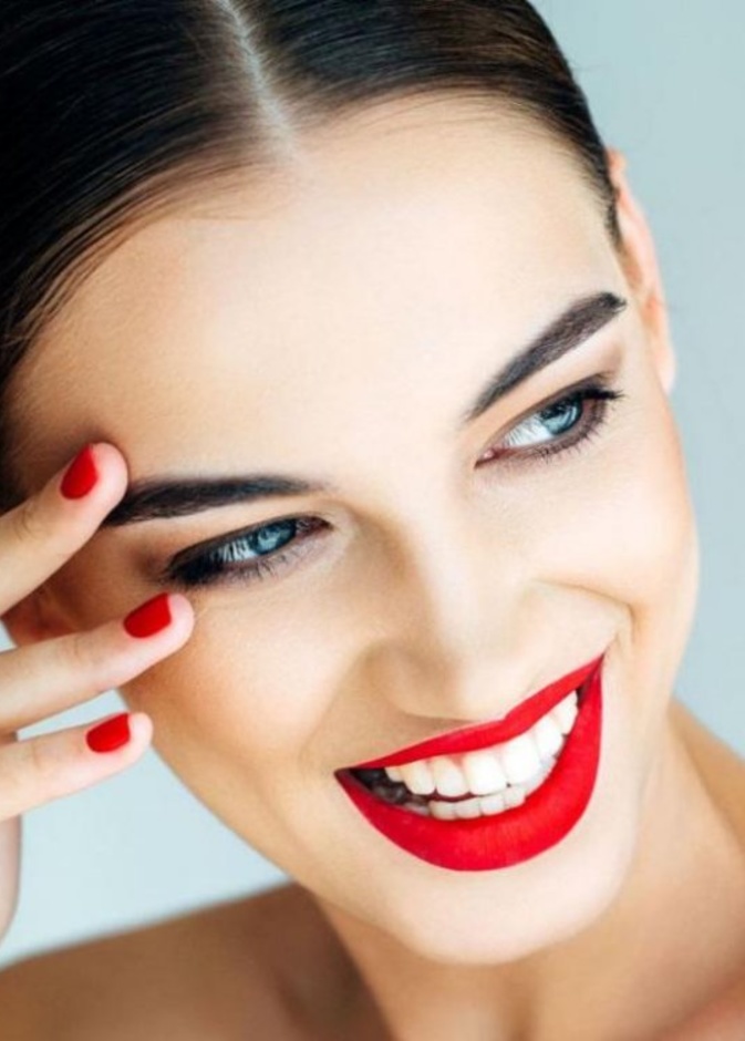 أربع طرق لتكثيف الحواجب طبيعياً