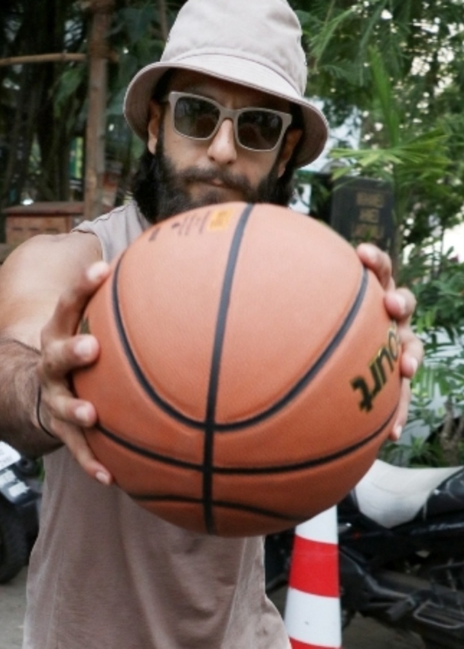 رانفير ظهر في إطلالة غريبة