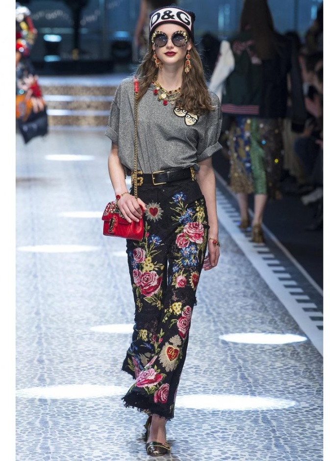 بناطيل عالية الخصر مع التصميم المزموم من الاسفل مع فاندي ‏Fendi.