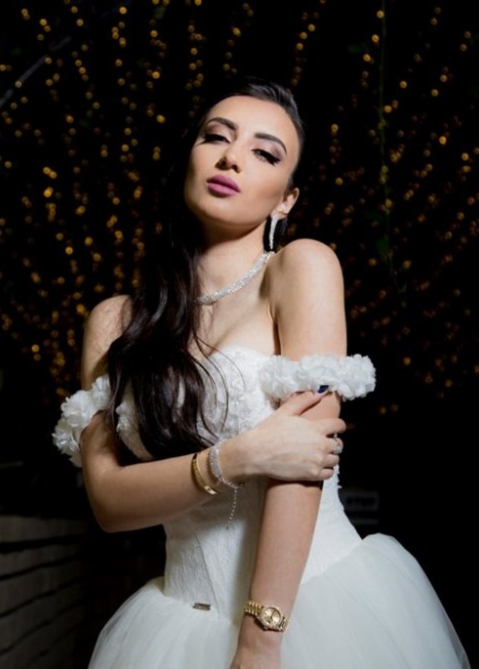 تصوير عروس بكاميرا مها العنزي