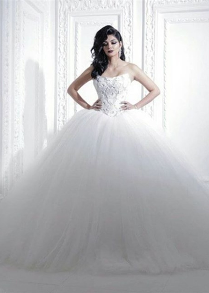 فستان عروس سترابلس مع طرحة من الشيفون الناعم