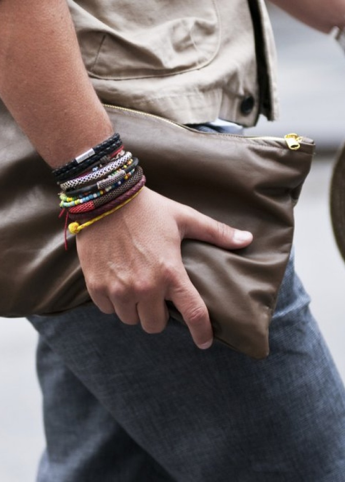 أساور عصرية كاجوال ومبتكرة قد تفاجئ الشريك