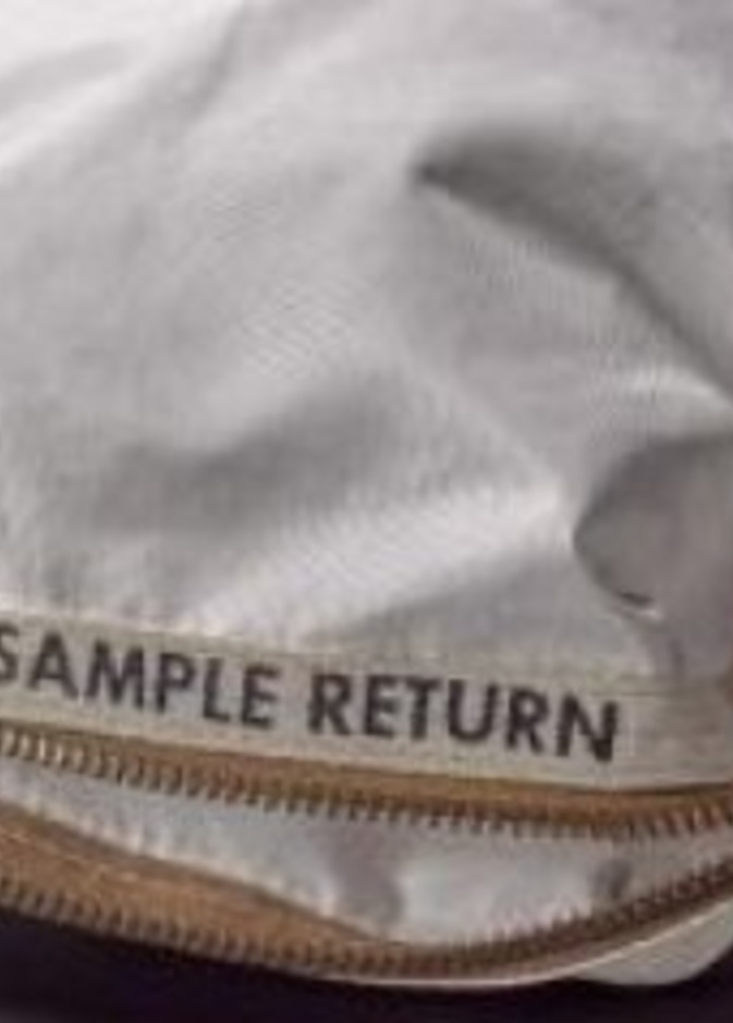 مزاد علني لأول حقيبة هبطت على سطح القمر