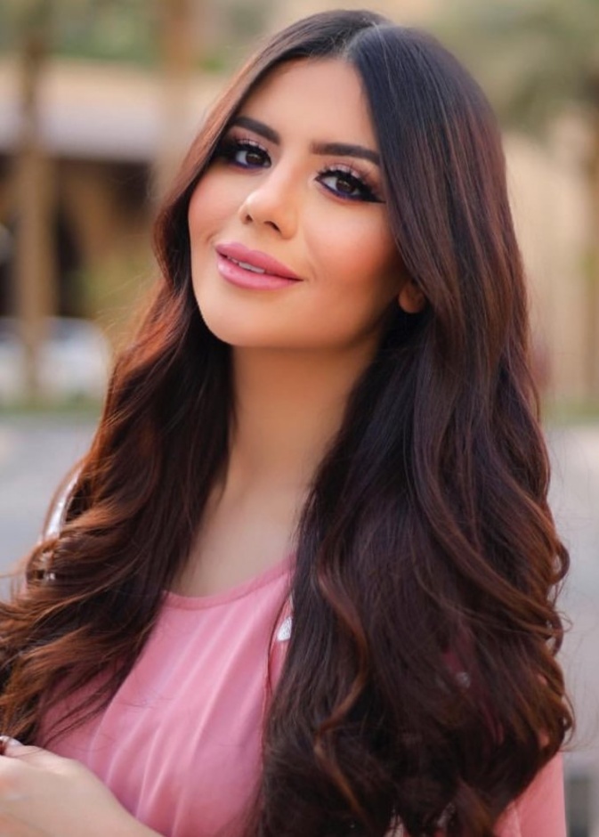 أول تجربة مع اللون الأزرق تحت العيون
