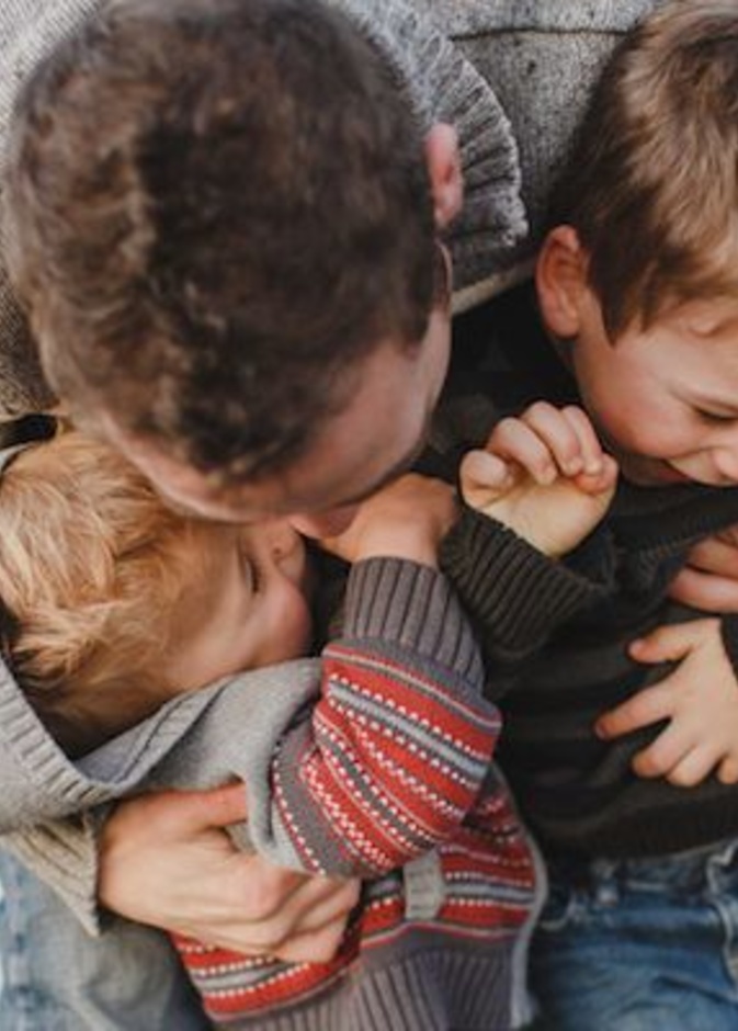 يصعب على الاب الحوت ان يضبط ابنه، ويميل الى منحه الحرية المطلقة