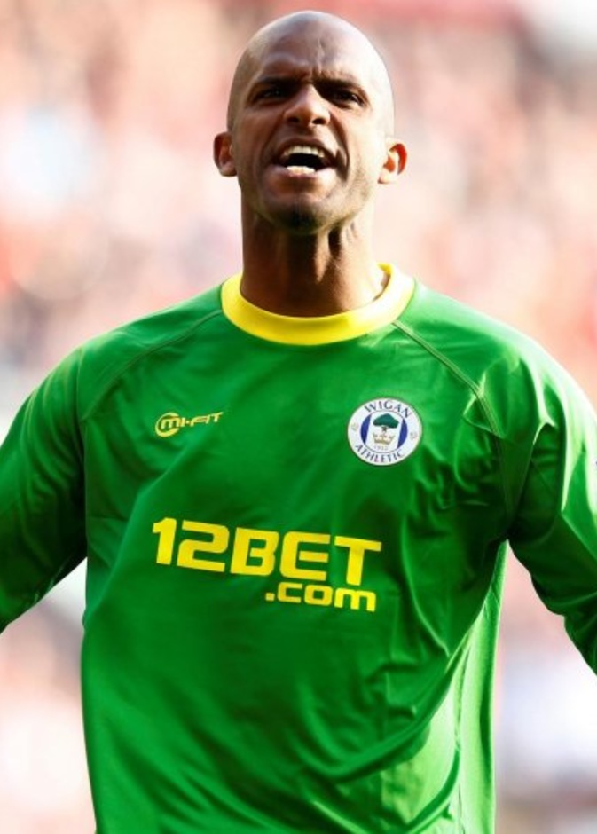 علي الحبسي من الملاعب الإنجليزية إلى السعودية