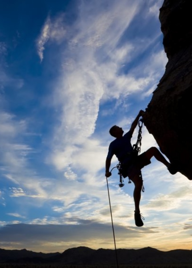 شرطي عمره 28 عاما قتل مع متسلقة الجبال