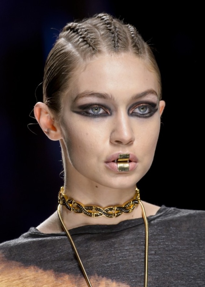 مكياج عيون بارز من دار بالمان Balmain