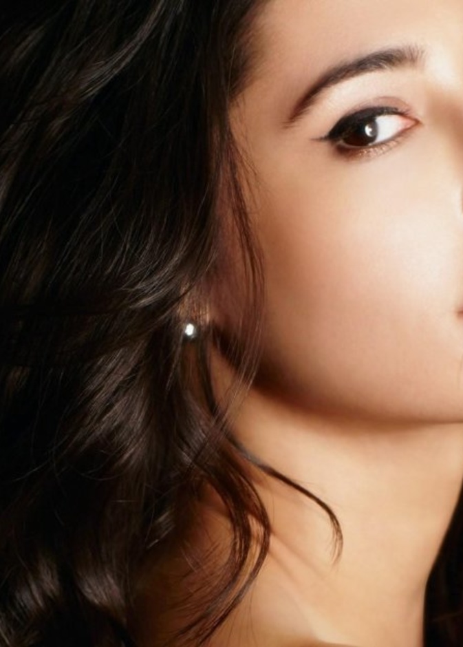 نرجس فخري من أم تشيكية و أب باكستاني