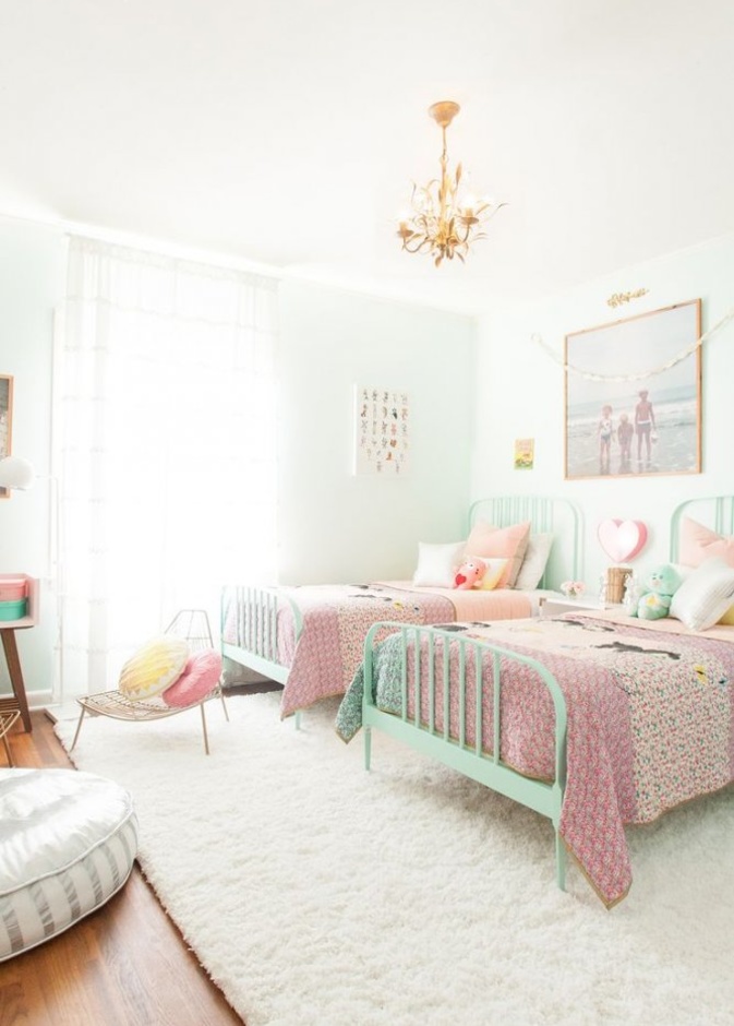 ألوان الباستيل في ديكور غرفة نوم أطفال مشتركة