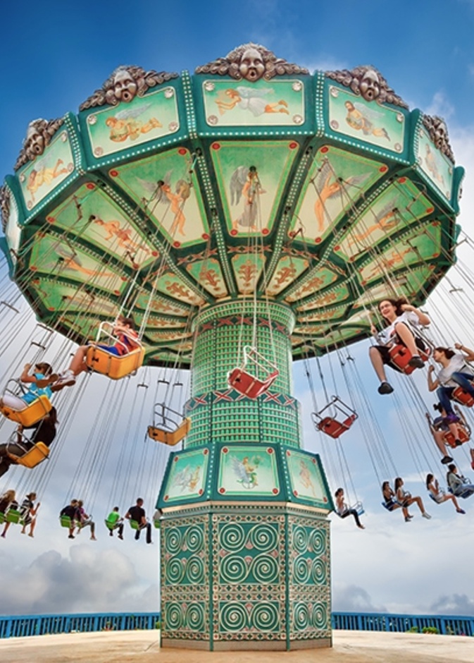 أرجوحة في الملاهي