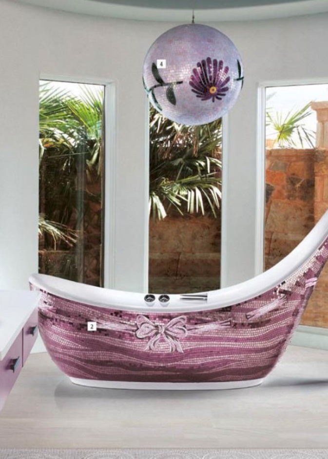 لوحة فنية رائعة من الموزاييك في ديكور الحمام