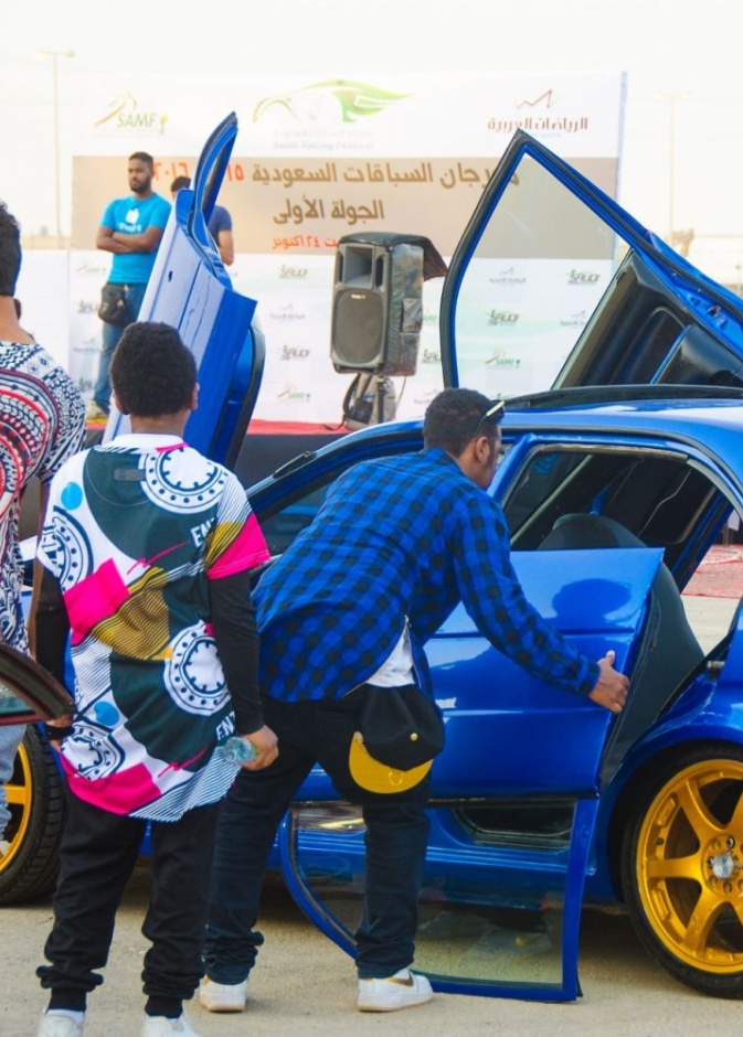 الابداع في تعديل السيارات هواية الشباب