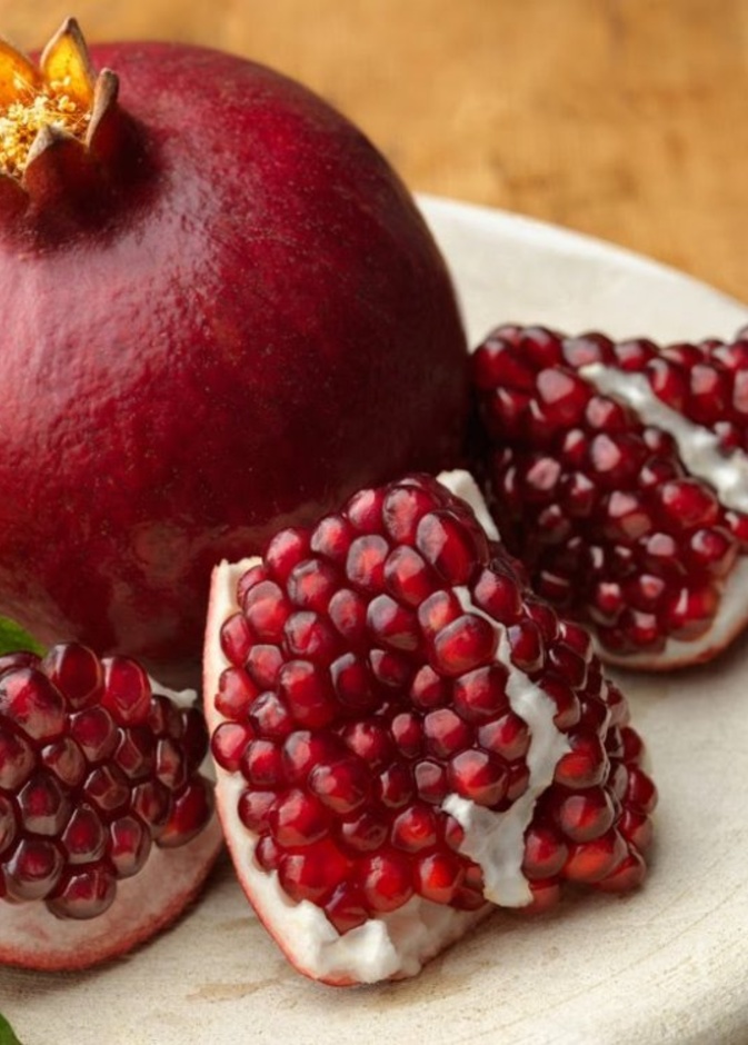 يمكن تناول قشر الرمان الطبيعي بعد غليه لصحة الجسم