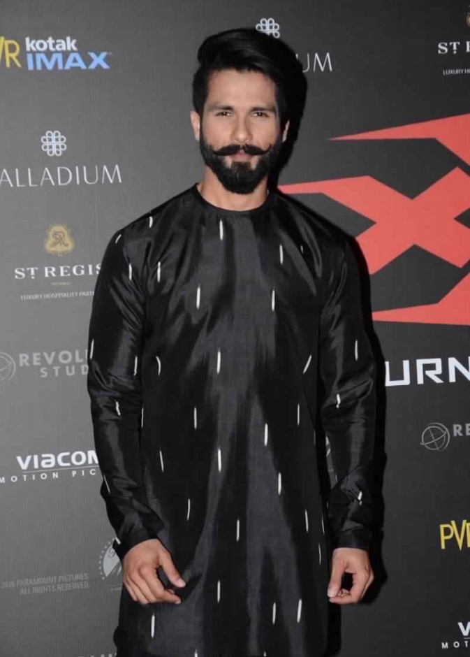 شاهيد كابور ينفي توقعيه على فيلم رومانسي كوميدي