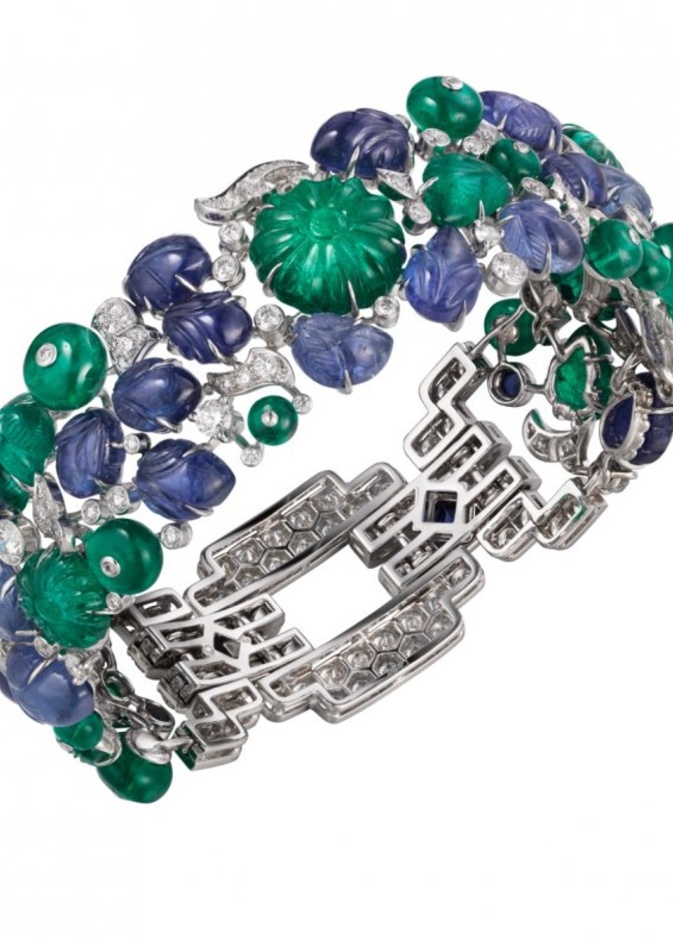 أسوارة كارتييه من البلاتين والياقوت والزمرد والماس