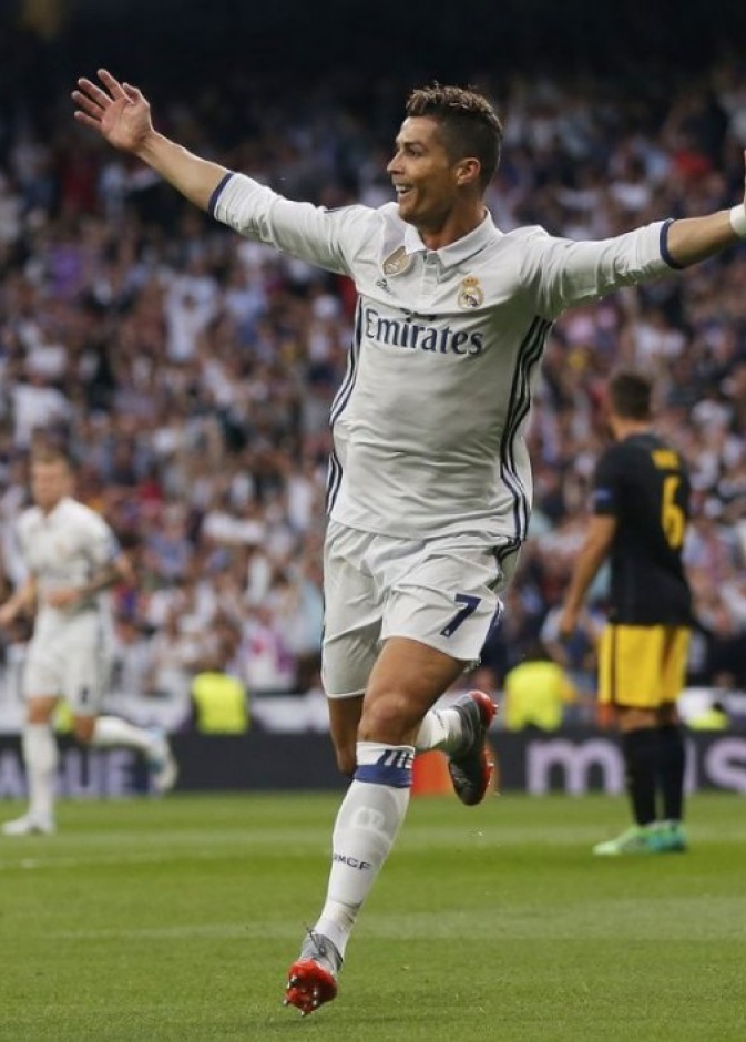 بالتخصص كريستيانو رونالدو يدك مرمى اتليتيكو مدريد