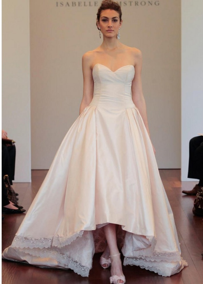 فستان زفاف من التول