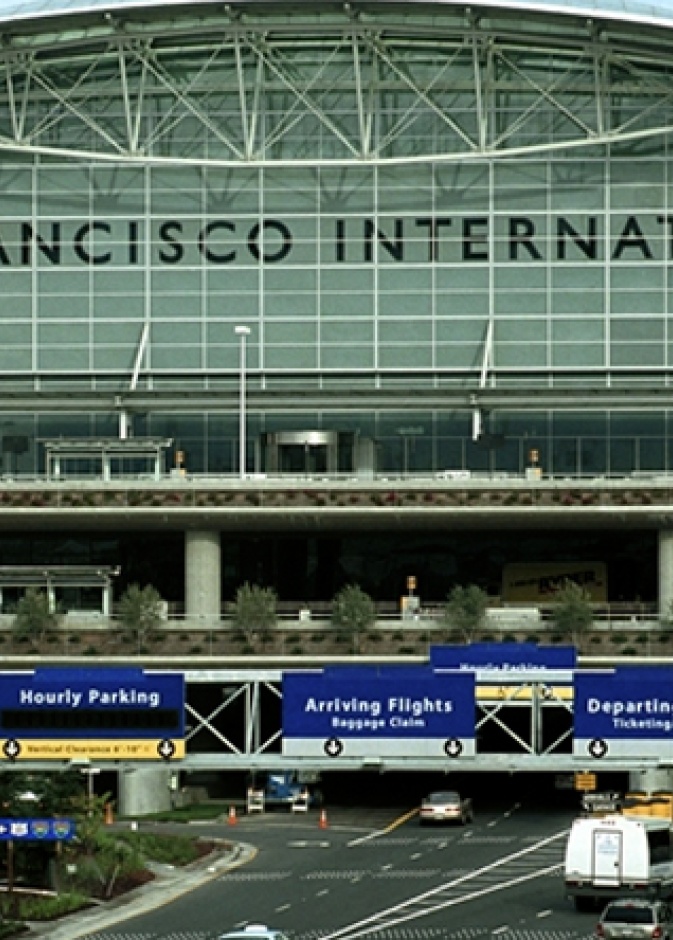 قبطان الطائرة حول مسار الطائرة إلى مدرج آخر