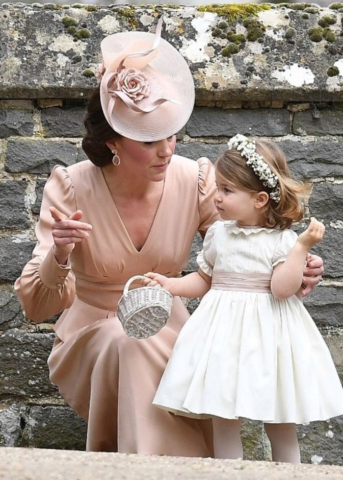 بيبا ميدلتون مع زوجها