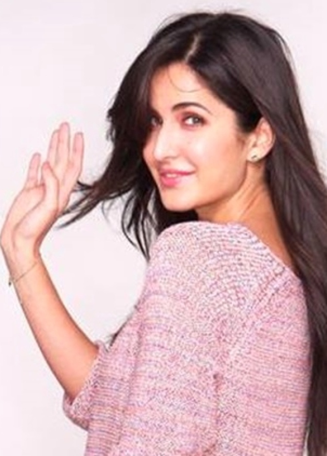 كاترينا كيف بطلة أفلام الثلاثي سلمان خان عامر خان و شاروخان