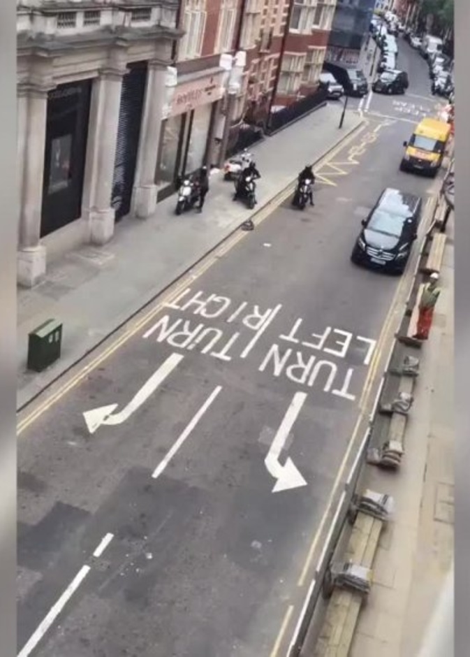 لصوص يسرقون معرض مجوهرات في لندن في 6 دقائق