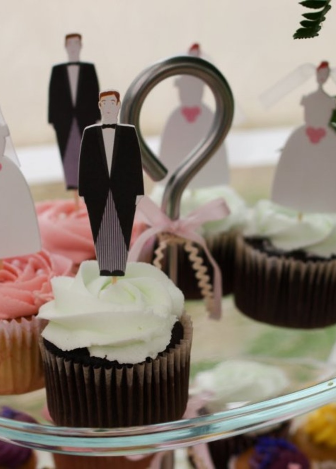 يمكن لبعض الحلوى ان تحمل شكل العريس او العروس