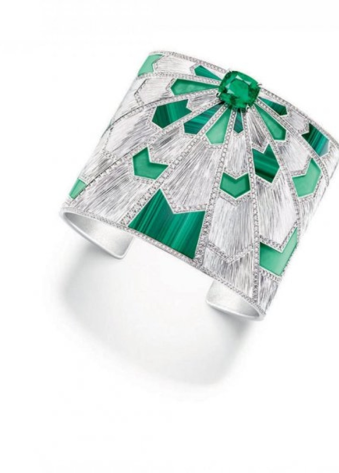 أسوارة للعروس من الذهب الأبيض والماس والزمرد الاخضر من بياجيه