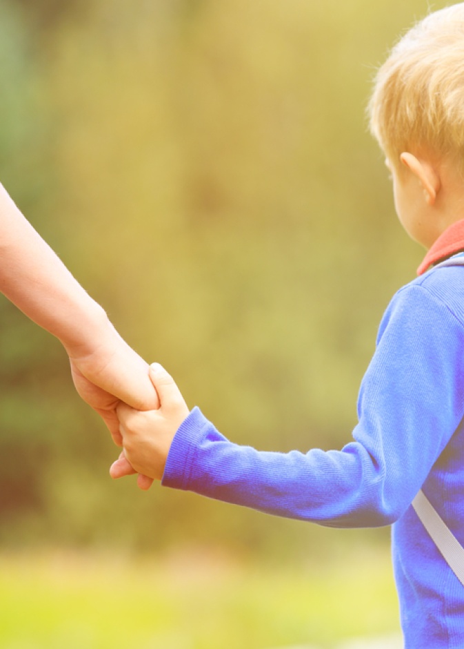 العودة للمدارس .. هل يشكو طفلك من آلام الظهر؟