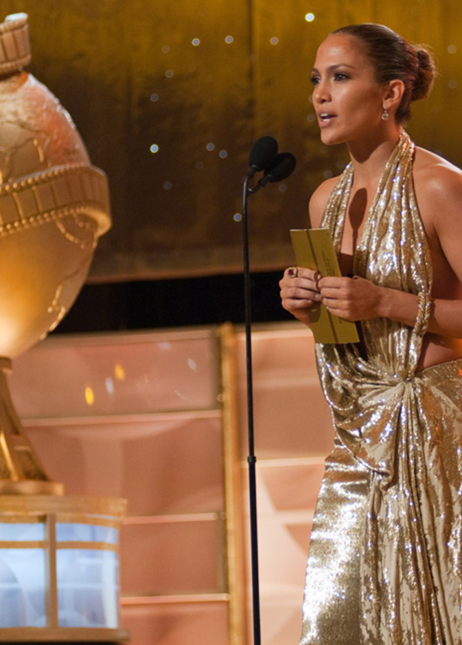 نجمات من برج الاسد يسطعن باللون الذهبي