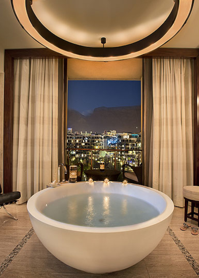 أناقة مترفة في حمام فندق The One & Only كيب تاون