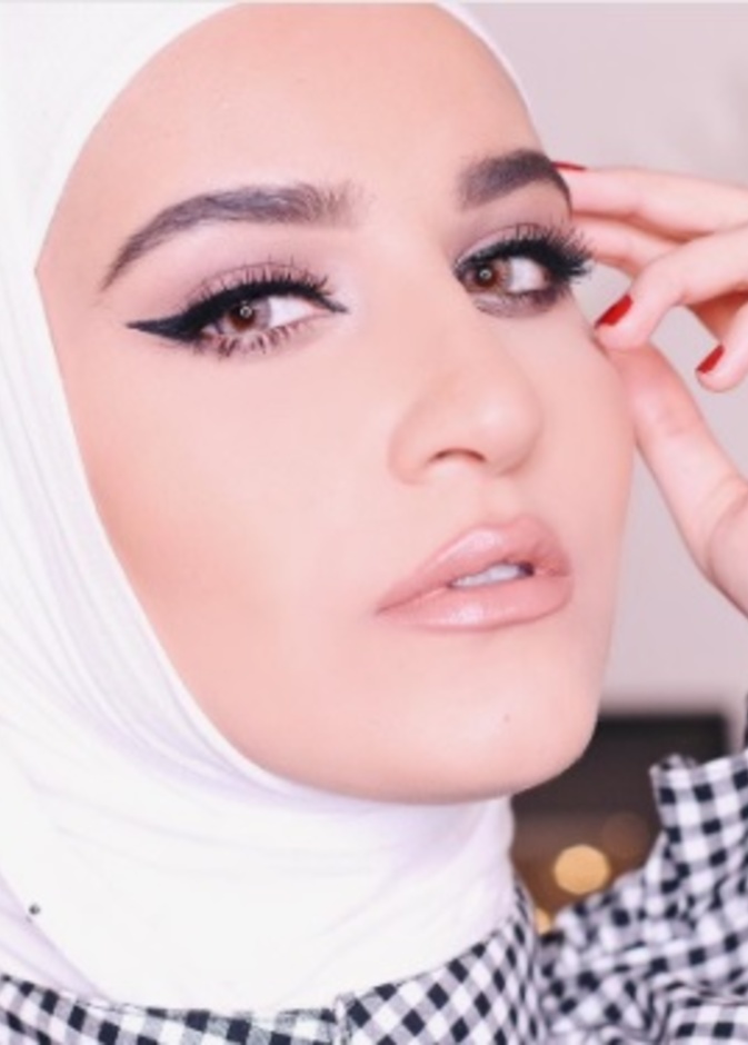 مكياج محجبات مع الآيلاينر الاسود من دلال الدوب