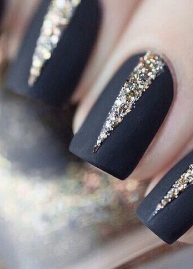 طريقة مختلفة للأظافر المات مع البرق