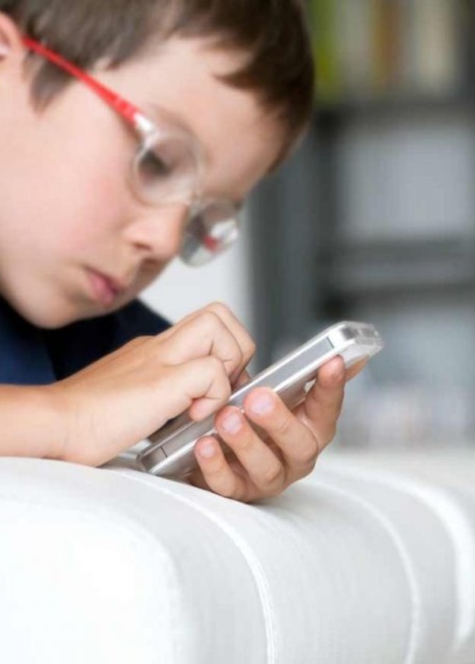 يجب مراقبة الأطفال من الألعاب الالكترونية الخطيرة