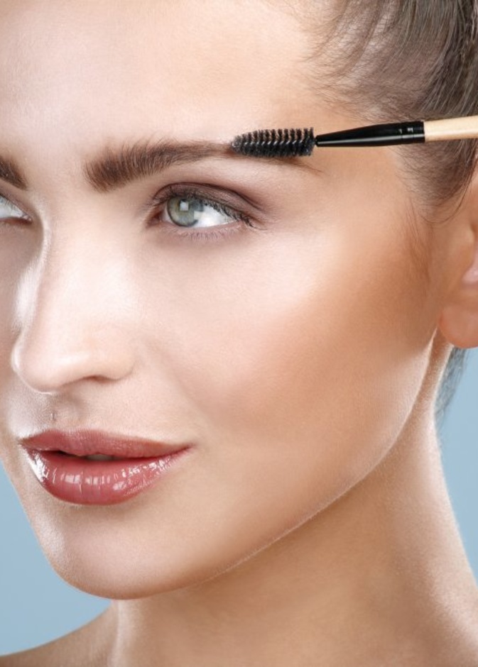 طريقة رسم الحواجب بالمكياج للمبتدئين