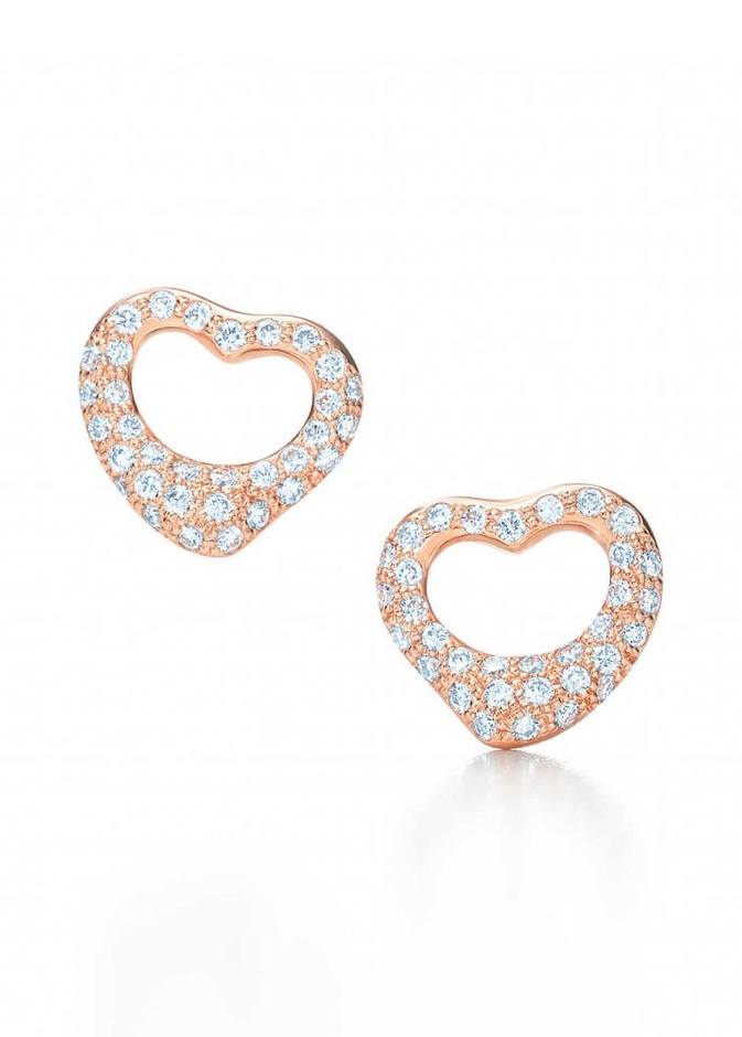 أقراط مرصعة بالذهب و الماس للعروس في يوم الحب من تيفاني أند كو Tiffany & Co