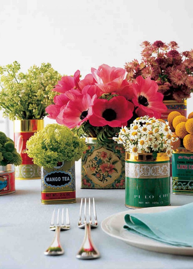 اختاري الأواني المزينة بالورد كذلك