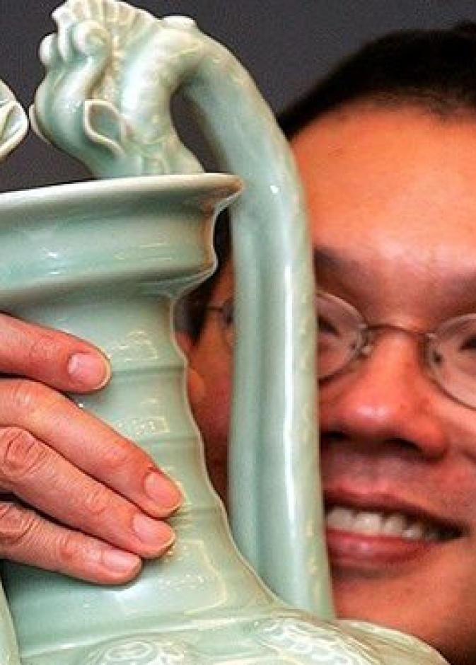 بيع مزهرية قديمة بمبلغ 18 مليون دولار