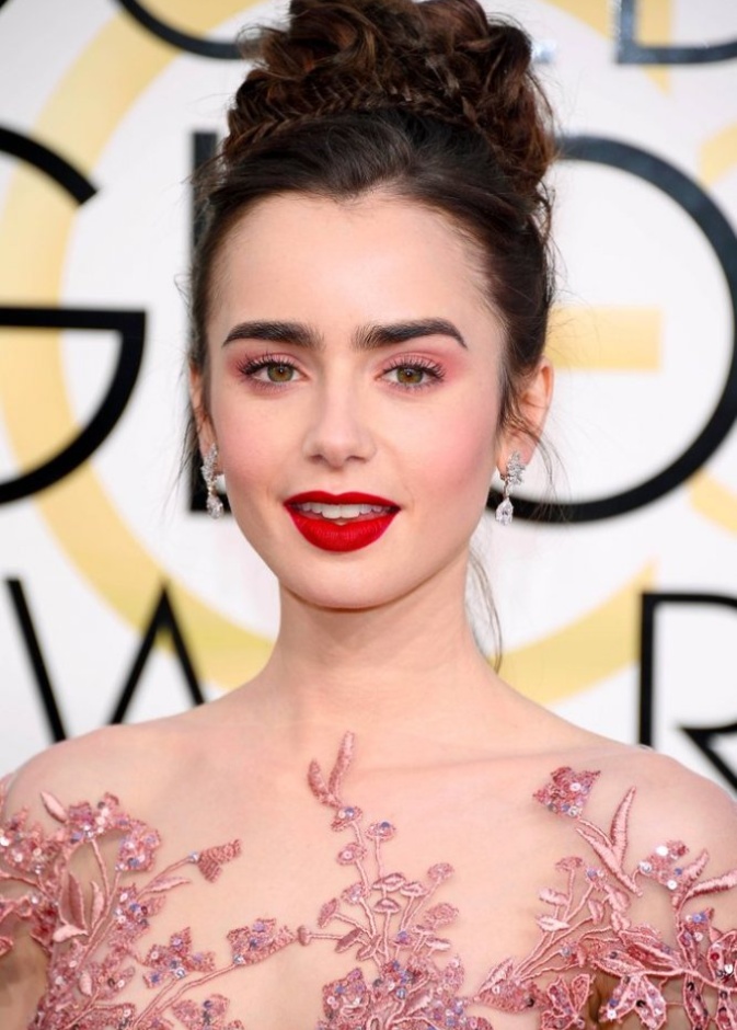 طبقى مكياج ناعم مع الحواجب العريضة مثل Kylie Jenner