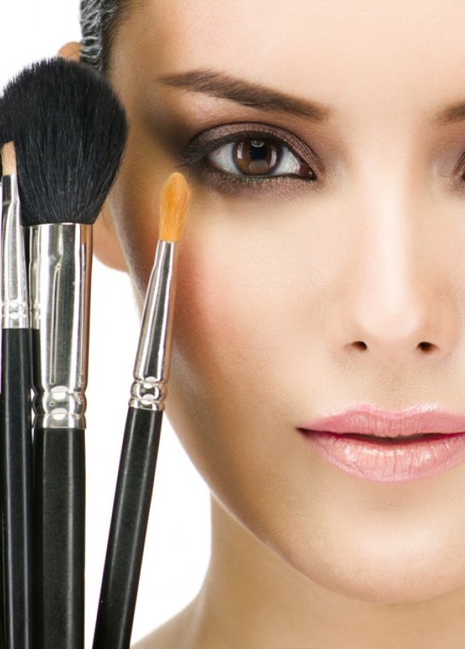 استخدمي مكياج ناعم أثناء السفر