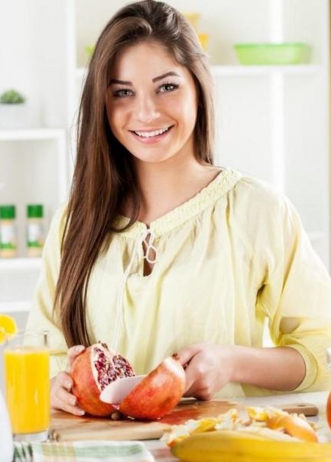 من فوائد الرمان علاج مشكلة الامساك