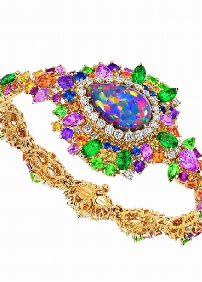 ساعة من ديور